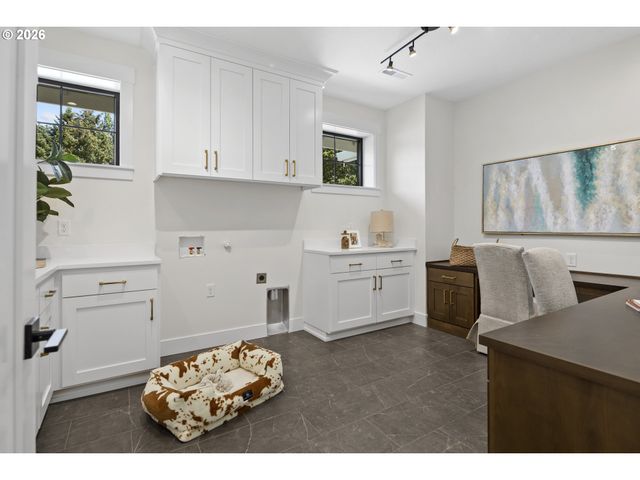 22890 WEATHERHILL Rd, West Linn, OR 97068
