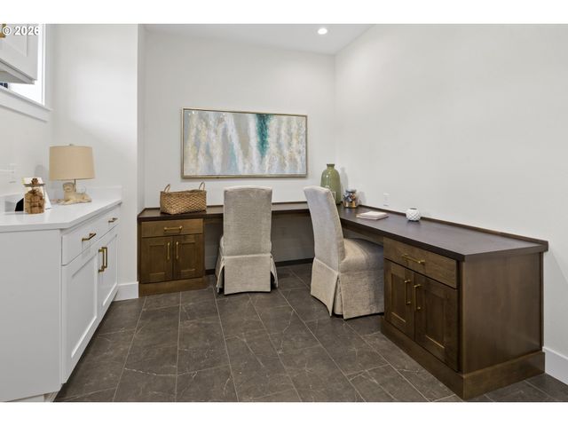 22890 WEATHERHILL Rd, West Linn, OR 97068