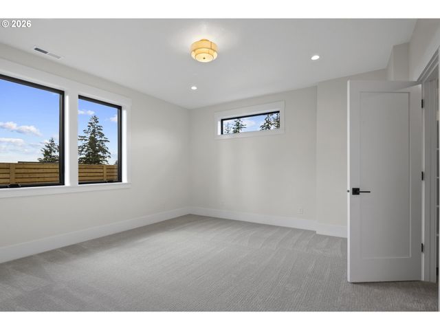22890 WEATHERHILL Rd, West Linn, OR 97068