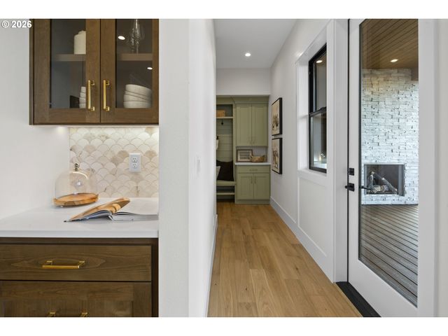 22890 WEATHERHILL Rd, West Linn, OR 97068