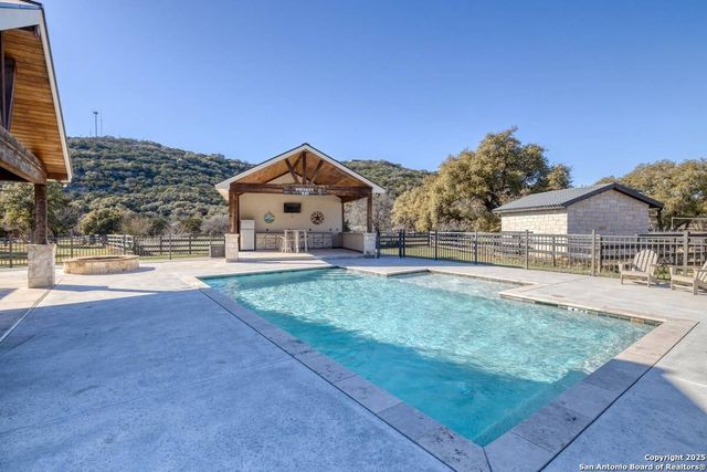 67 Stepping Stone, Concan, TX 78838