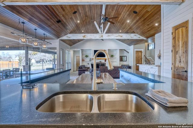 67 Stepping Stone, Concan, TX 78838