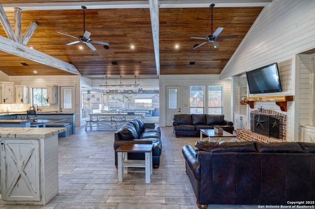 67 Stepping Stone, Concan, TX 78838