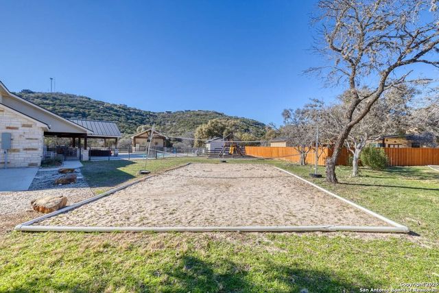 67 Stepping Stone, Concan, TX 78838