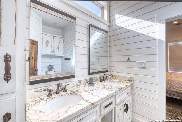 67 Stepping Stone, Concan, TX 78838