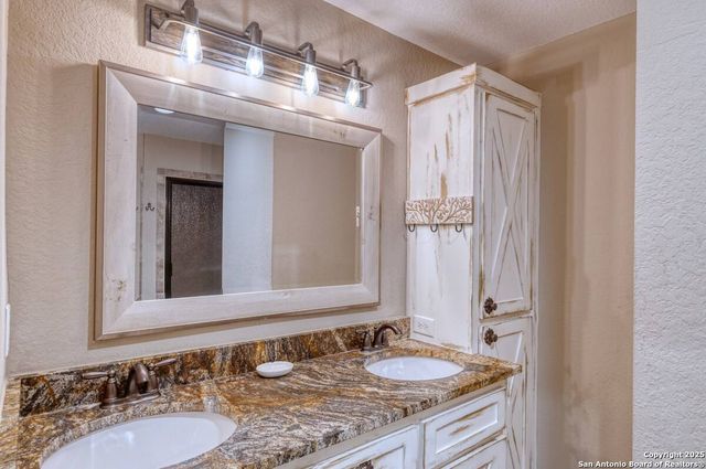 67 Stepping Stone, Concan, TX 78838