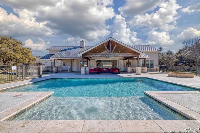 67 Stepping Stone, Concan, TX 78838