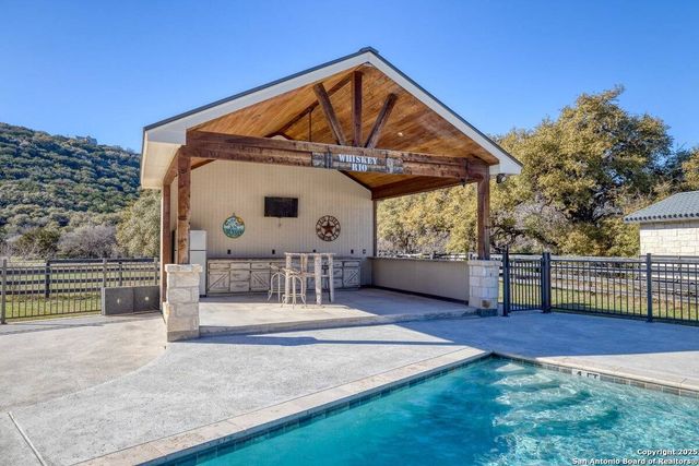 67 Stepping Stone, Concan, TX 78838