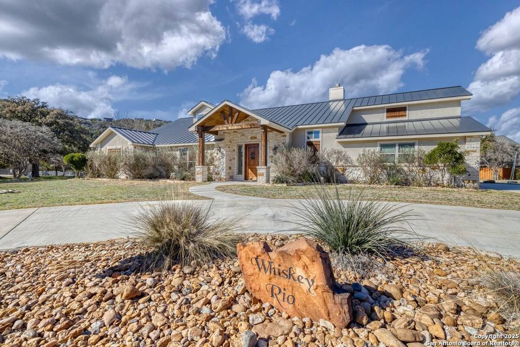 67 Stepping Stone, Concan, TX 78838