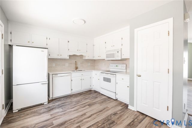 3719 Vanhorn Ct, Chester, VA 23831