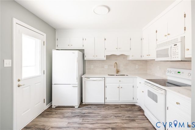 3719 Vanhorn Ct, Chester, VA 23831