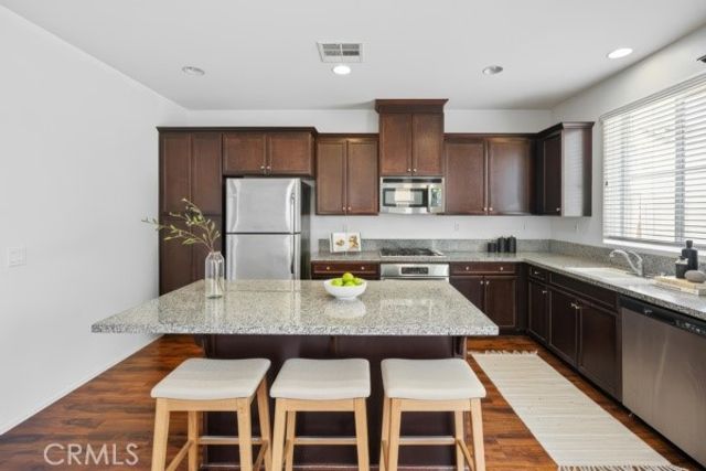 7076 Luminaire Court, Eastvale, CA 92880