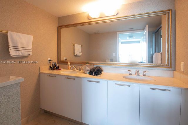 1800 N Bayshore Dr 2209, Miami, FL 33132
