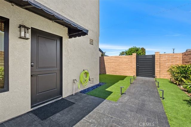 255 Palmer Street, Costa Mesa, CA 92627