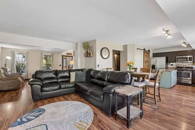 123 Eisenhower Drive, Oswego, IL 60543