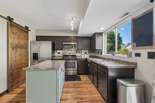 123 Eisenhower Drive, Oswego, IL 60543