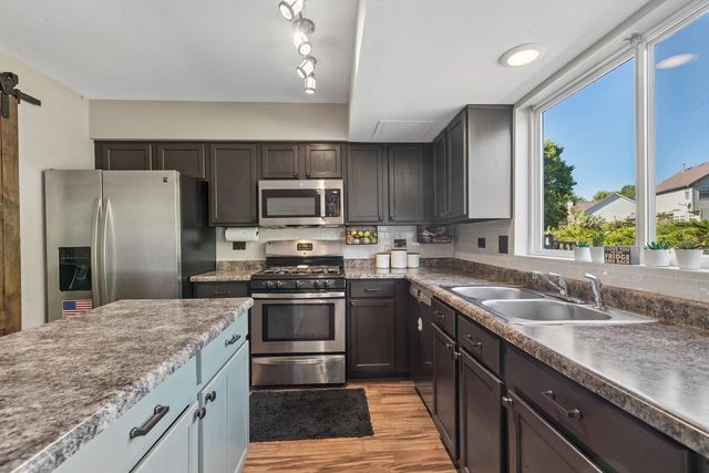 123 Eisenhower Drive, Oswego, IL 60543