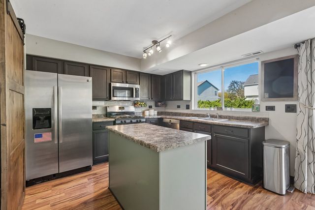 123 Eisenhower Drive, Oswego, IL 60543
