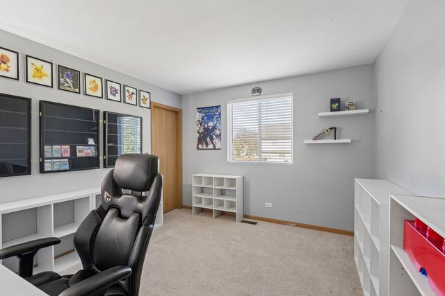 123 Eisenhower Drive, Oswego, IL 60543