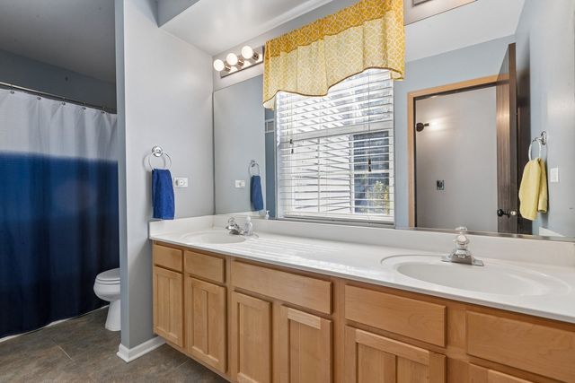 123 Eisenhower Drive, Oswego, IL 60543