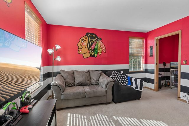123 Eisenhower Drive, Oswego, IL 60543