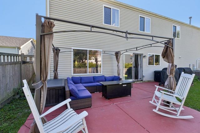 123 Eisenhower Drive, Oswego, IL 60543