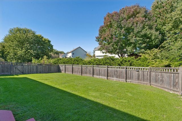 123 Eisenhower Drive, Oswego, IL 60543
