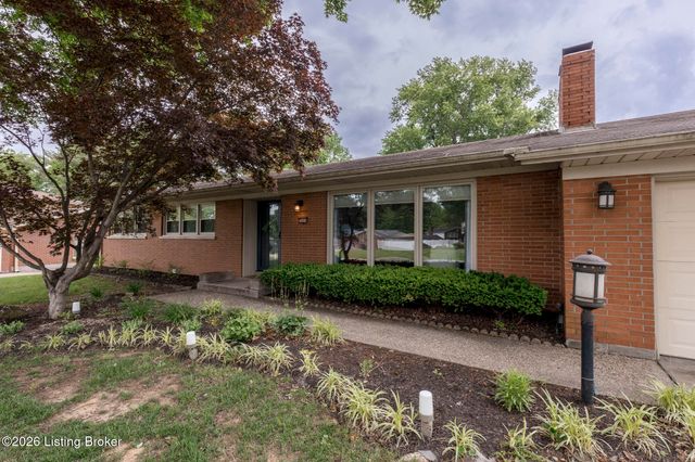 3808 Gaywood Dr, Louisville, KY 40272