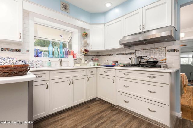 3808 Gaywood Dr, Louisville, KY 40272
