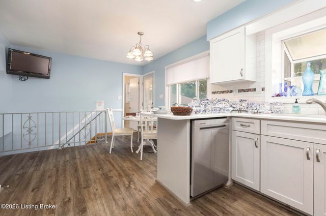 3808 Gaywood Dr, Louisville, KY 40272