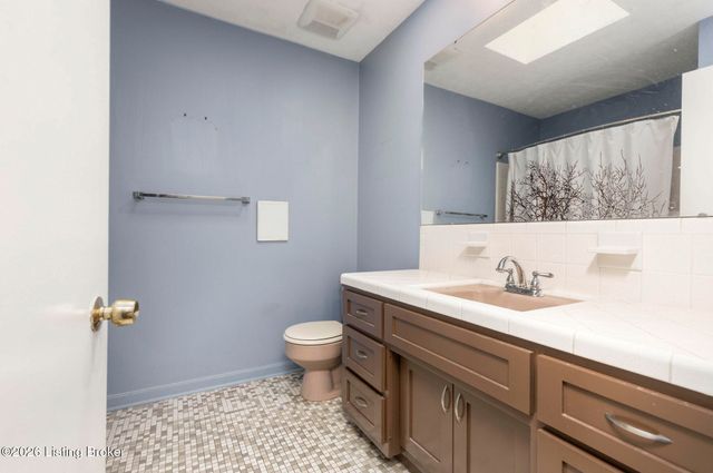 3808 Gaywood Dr, Louisville, KY 40272