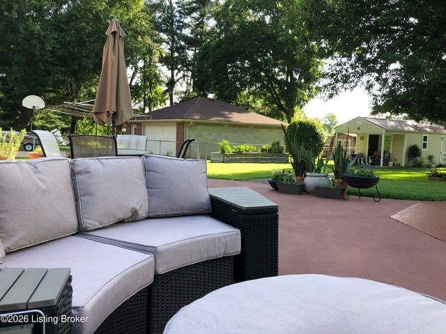 3808 Gaywood Dr, Louisville, KY 40272