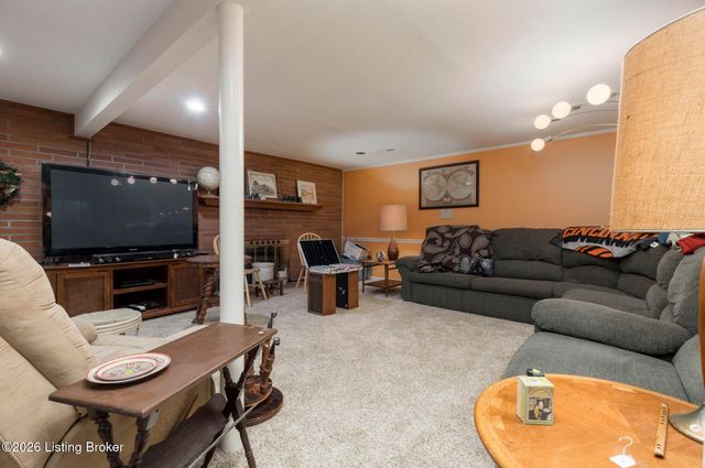 3808 Gaywood Dr, Louisville, KY 40272