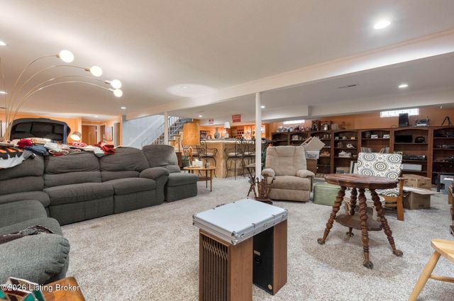 3808 Gaywood Dr, Louisville, KY 40272
