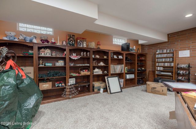 3808 Gaywood Dr, Louisville, KY 40272