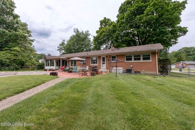 3808 Gaywood Dr, Louisville, KY 40272