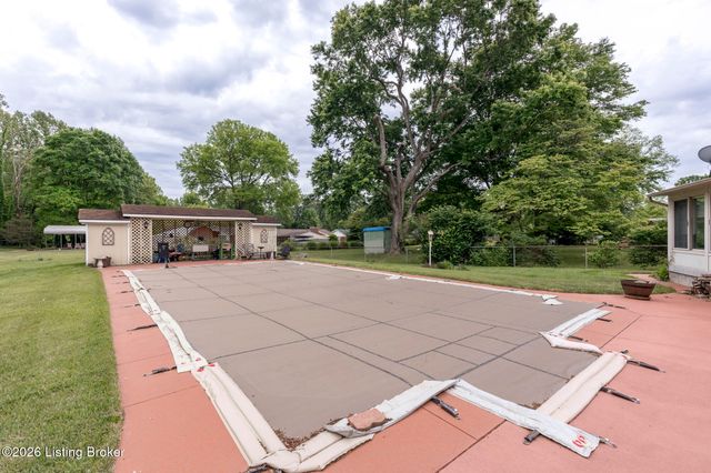3808 Gaywood Dr, Louisville, KY 40272