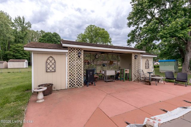 3808 Gaywood Dr, Louisville, KY 40272