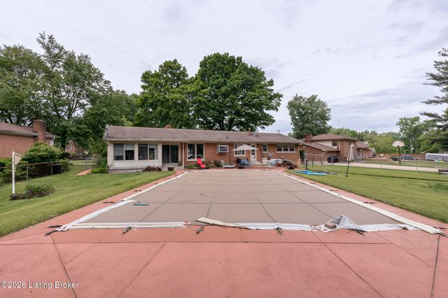 3808 Gaywood Dr, Louisville, KY 40272