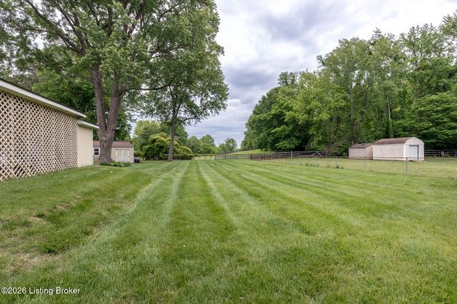 3808 Gaywood Dr, Louisville, KY 40272