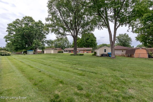 3808 Gaywood Dr, Louisville, KY 40272