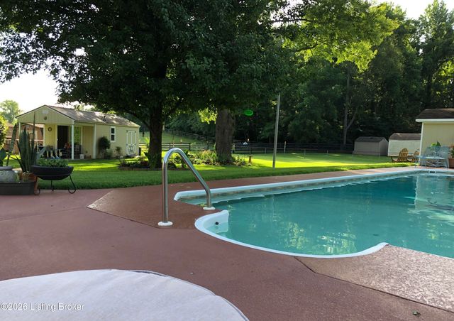 3808 Gaywood Dr, Louisville, KY 40272