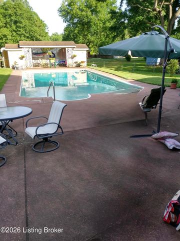 3808 Gaywood Dr, Louisville, KY 40272