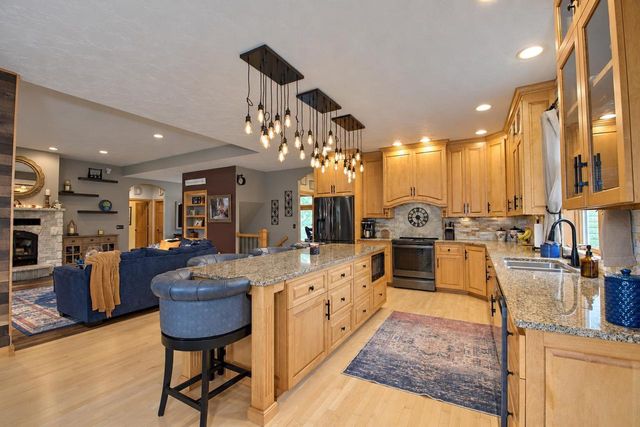 W9795 STONE CREST DRIVE, Hortonville, WI 54944