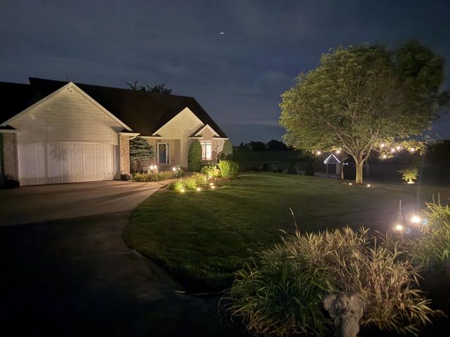 W9795 STONE CREST DRIVE, Hortonville, WI 54944