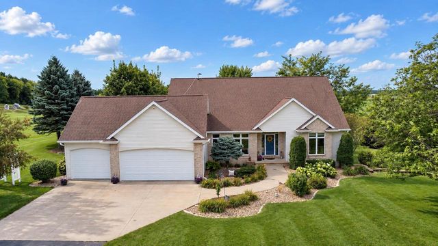 W9795 STONE CREST DRIVE, Hortonville, WI 54944