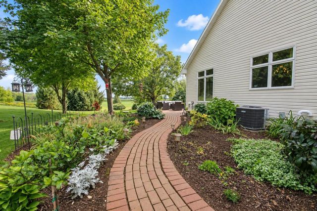 W9795 STONE CREST DRIVE, Hortonville, WI 54944