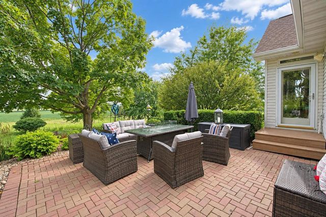 W9795 STONE CREST DRIVE, Hortonville, WI 54944