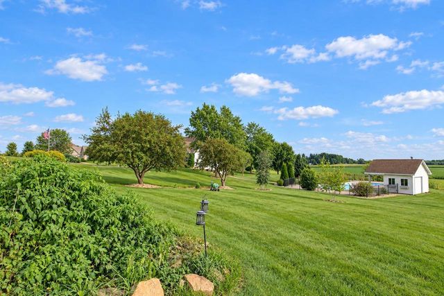 W9795 STONE CREST DRIVE, Hortonville, WI 54944