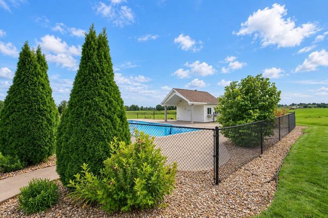 W9795 STONE CREST DRIVE, Hortonville, WI 54944